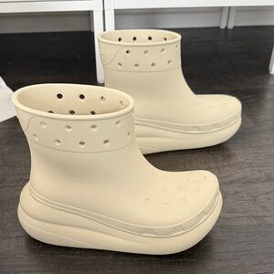CROCS Crush Boots in Bone / cream. Size 8